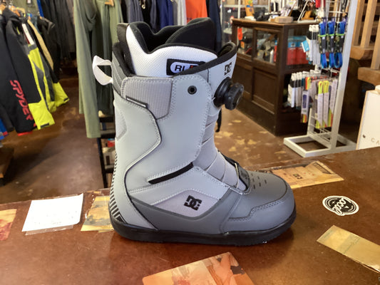 Snowboard boot